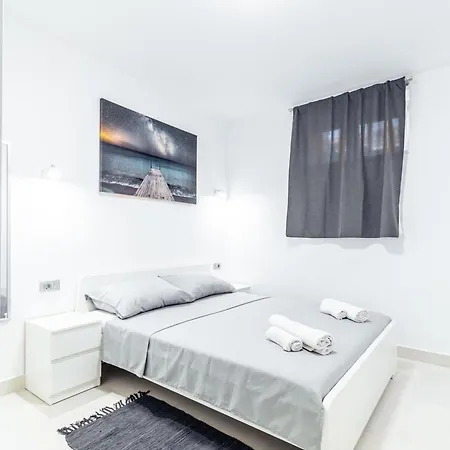 Elegance Apartment *