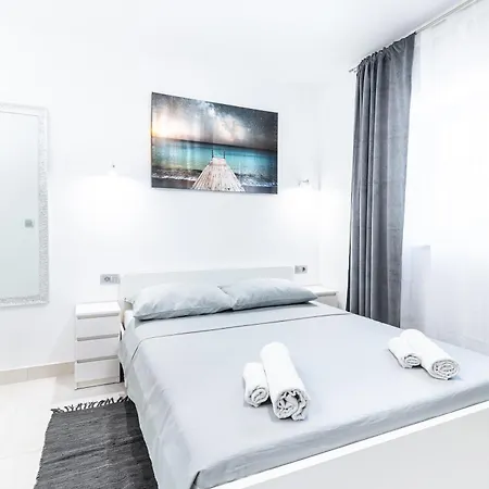 Elegance Apartment *