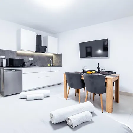 Elegance Apartment *